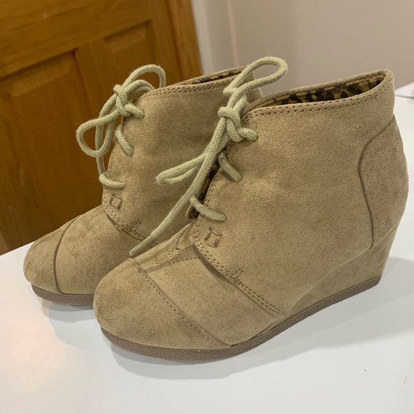 Shoes - Picture 4 of 5